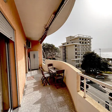Roal Beach Front * Vlorë