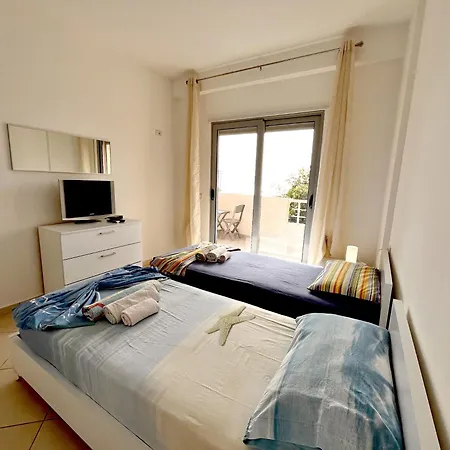 Roal Beach Front דירה