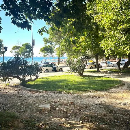Roal Beach Front شقة